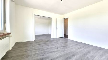 Sanierte 5 Zimmer Wohnung mit zwei Balkons - Photo 2