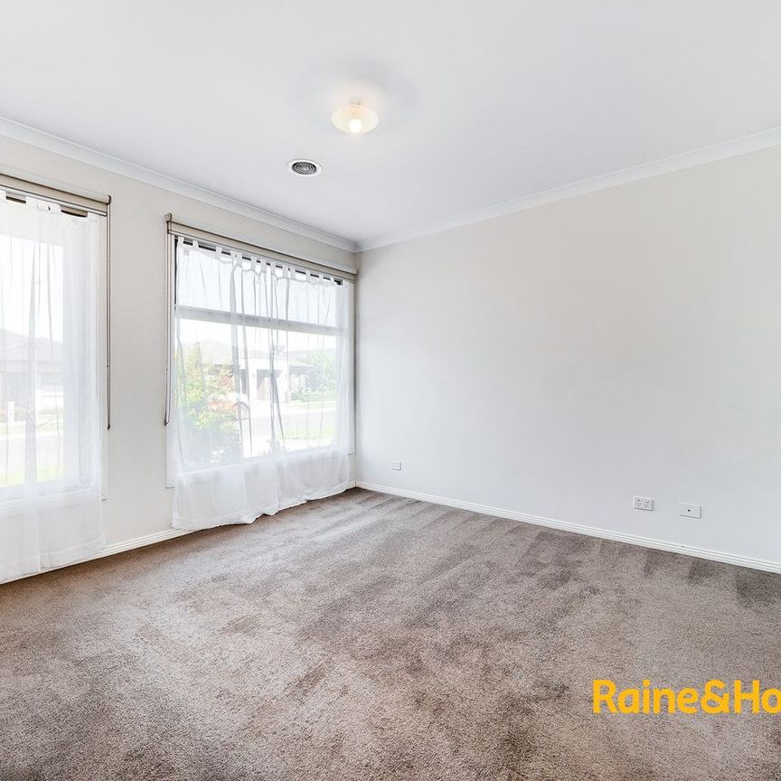 11 Cochin Drive, Clyde North, VIC 3978 - Photo 1