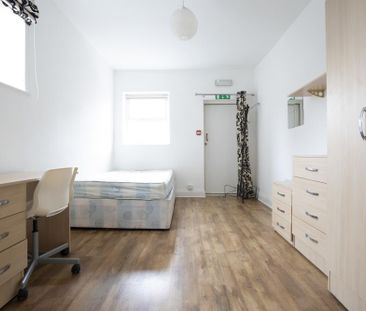 3 bed apartment to rent in Grosvenor Place, Jesmond, NE2 - Photo 6