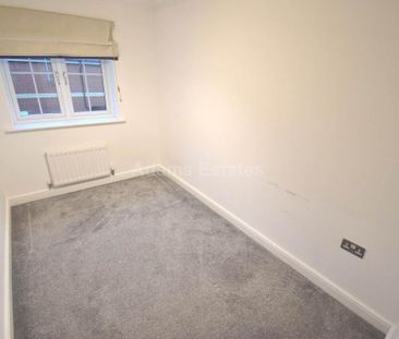 4 bedroom link detached house to rent - Photo 6