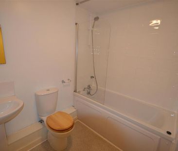 2 bedroom flat to rent - Photo 6
