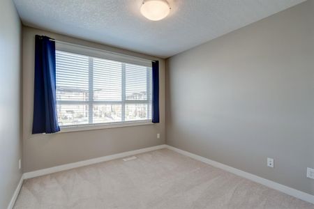 Stylish 3 Bed 2.5 Bath Walden Townhouse | Double Garage - Photo 4