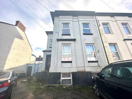 2 bedroom flat to rent - Photo 2