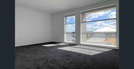 FAMILY DREAM HOME! - Photo 3