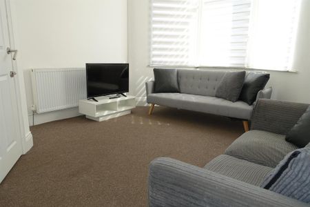 6 bedroom terraced house to rent - Photo 3