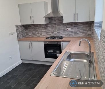 3 bedroom semi-detached house to rent - Photo 3