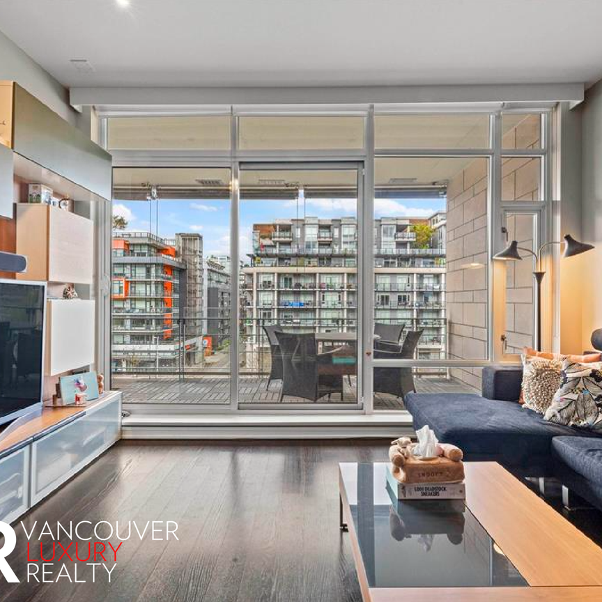 Condo in Vancouver West Side, BC - Photo 1