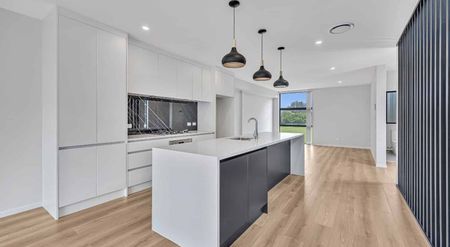 4 Bedroom 3.5 bathrooms in Epsom - Photo 2