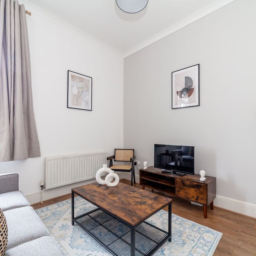2 Bed Flat, Astoria Court, E8 - Photo 1