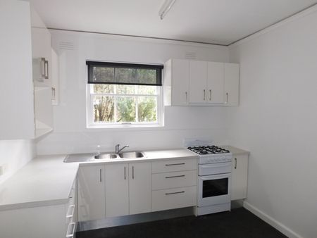 3/8 Elphin Street, Ivanhoe - Photo 3