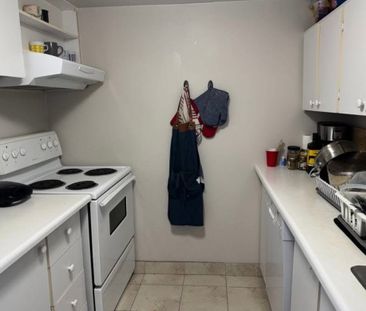 MOVE-IN READY 5½ IN DOWNTOWN MONTREAL | AVAILABLE NOVEMBER 1st - Photo 3