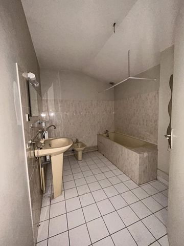 Location Appartement 3 pièces 77m² AGEN 47000 - Photo 4