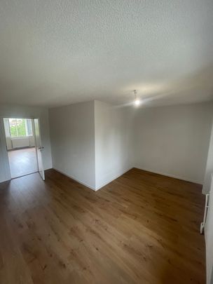 Charming 2.5 room apartment with parking space in a quiet location in Alle - Foto 1