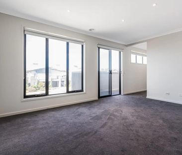 EXCEUTIVE 5 BEDROOM HOME IN CURLEWIS WITH OCEAN VIEWS. - Photo 2