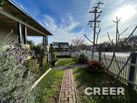 77 Lockyer Street, Adamstown - Photo 3