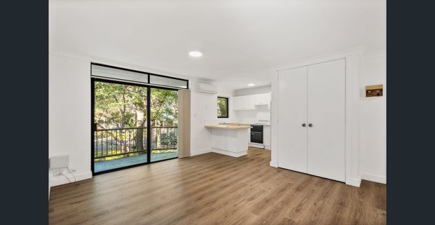 Relaxed Living in a Quiet North Wollongong Pocket - Photo 1