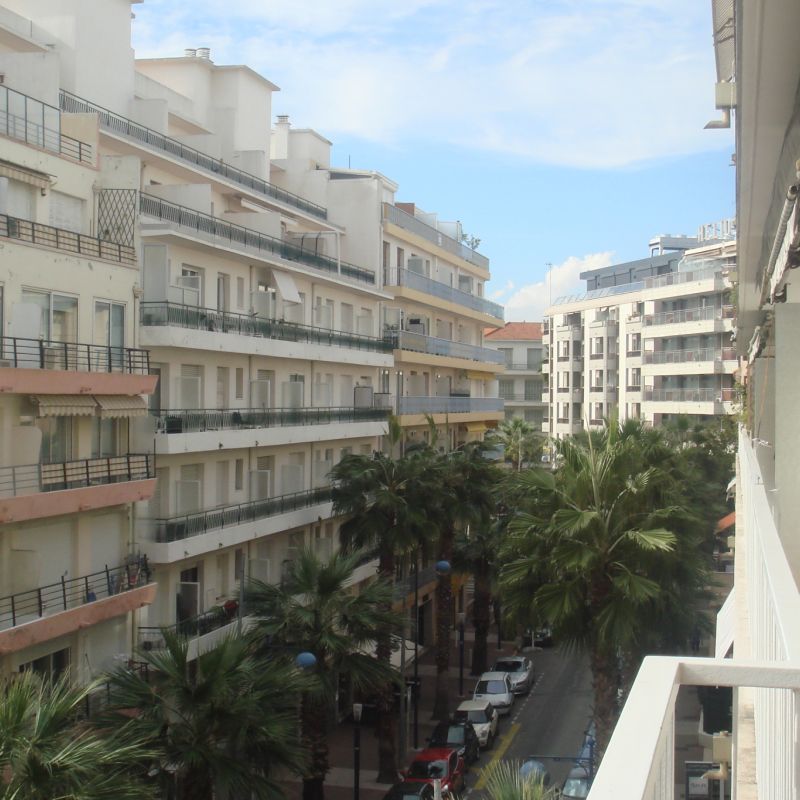 3 pièces de 80m2 à louer 1315 EUR CC par mois au centre de jua - Photo 1