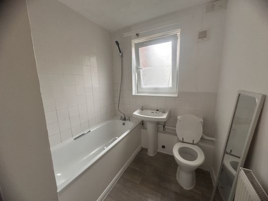 1 Bed Flat, Cundy Road, E16 - Photo 1