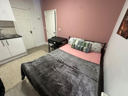 Studio Flat, Harlesden Road, NW10 - Photo 2