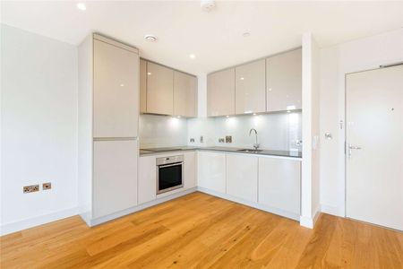 A modern one bedroom apartment in Ruskin Square, Croydon just a few miles south of the centre of London. - Photo 4