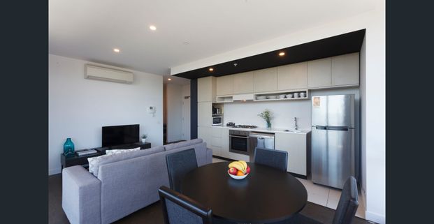 Modern 3-bedroom 2 Townhouse with large balcony within walking distance to Monash University and close to Clayton Station located in a quite complex - Photo 1