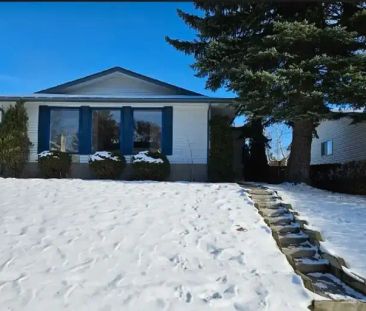 Beautiful 3 bedroom main floor in Silver Springs backing onto a Par... - Photo 1