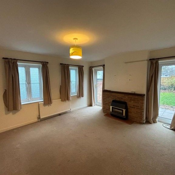 4 BED House To rent - Photo 1