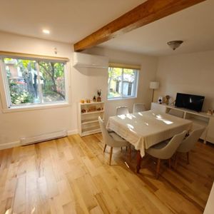 Grand logement rénové - 2125 pi2 - 3 CÀC - 2 SDB - Grande cour! - Photo 2