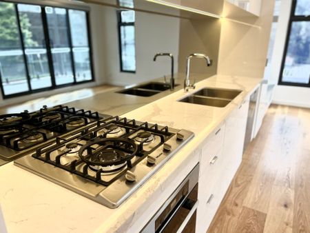 MODERN CONTEMPORARY APARTMENT - SUPERB LOCATION - Photo 4