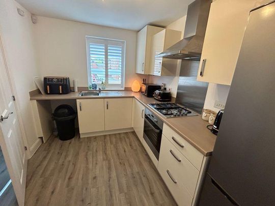 3 bedroom semi-detached house to rent - Photo 1