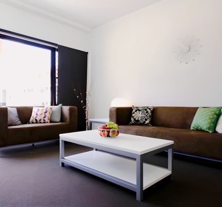 8 Bedrooms Apartment - Photo 1