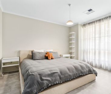 Delightfully comfortable home - Photo 4