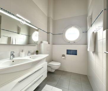 Beautiful family villa with pool just a stone’s throw from the lake... - Foto 1