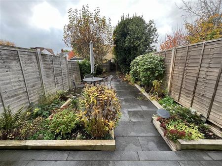 3 bedroom end of terrace house to rent - Photo 3