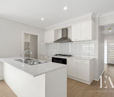 Coastal living, brand new home - Photo 4