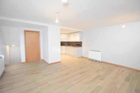 £542.31 per week (£2,350.00 per month) - Photo 4