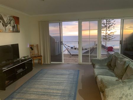 Christies Beach - Photo 2