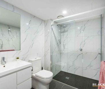 CHIC LUXURY AWAITS OPPOSITE JAMISON PLAZA - Photo 3