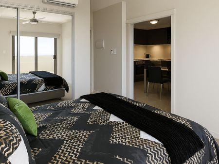 Executive Living ! - Photo 2