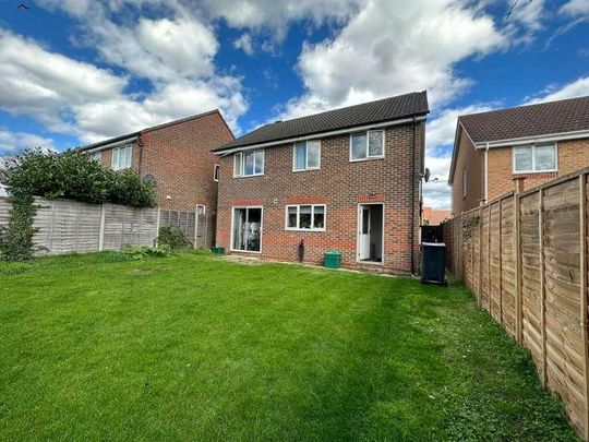 Almond Drive, Thatcham, RG18 - Photo 1