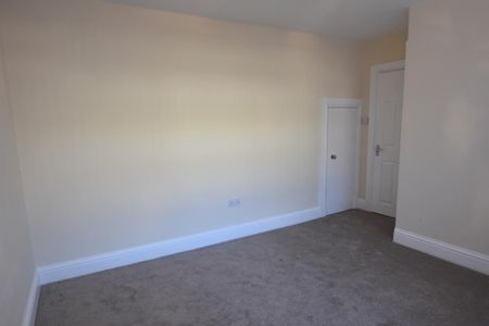 2 bedroom ground floor flat to rent - Photo 5