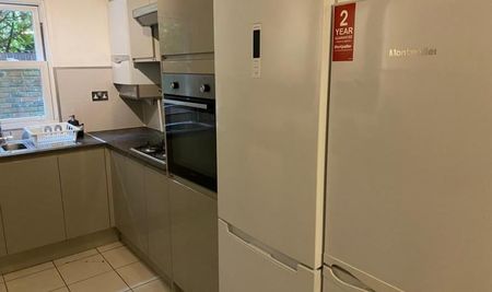 Room in a Shared Flat, Kingsridge, SW19 - Photo 2