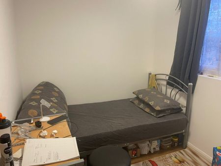 Room in a Shared House, London, E13 - Photo 2