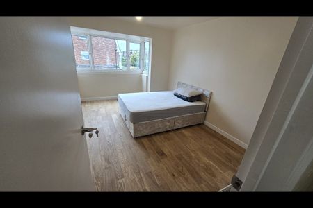 Room in a Shared House, Atkinson Road, E16 - Photo 2