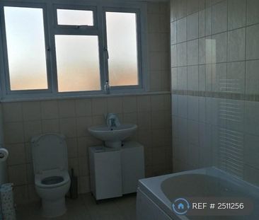 4 bedroom detached house to rent - Photo 6