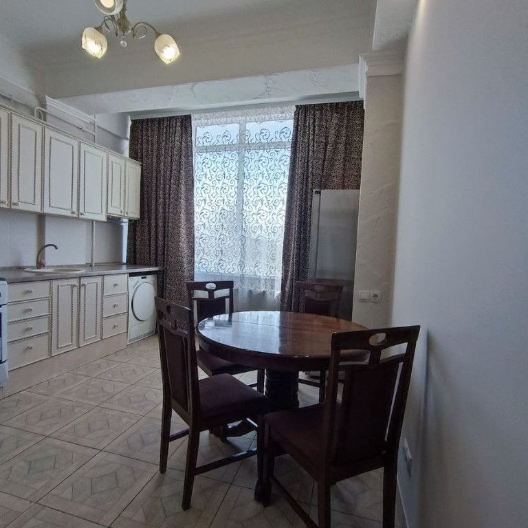 Se inchiriaza apartament in zona Coresi - Fotografie 1