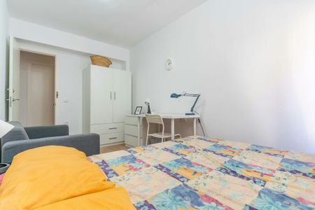 Calle de Pere de Valencia, Valencia, Valencian Community 46022 - Photo 2