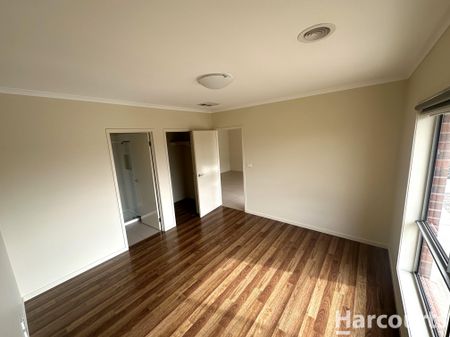 Three Bedroom House - Photo 2