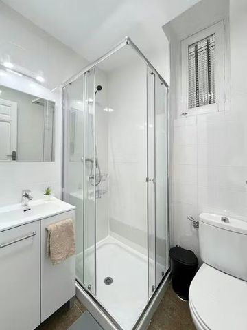 Calle de San Bernardo, Madrid, Community of Madrid 28015 - Photo 3