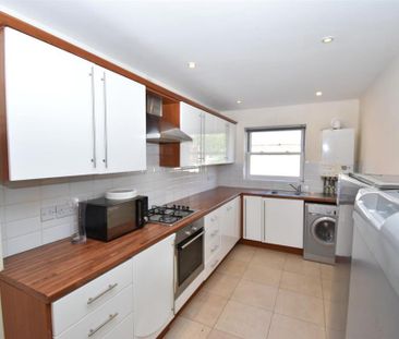 5 bedroom house to rent - Photo 2